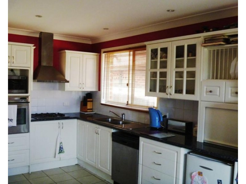 52 Carbasse Crescent ST HELENS PARK 2560, St Helens Park NSW 2560