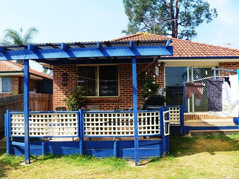 52 Carbasse Crescent ST HELENS PARK 2560, St Helens Park NSW 2560