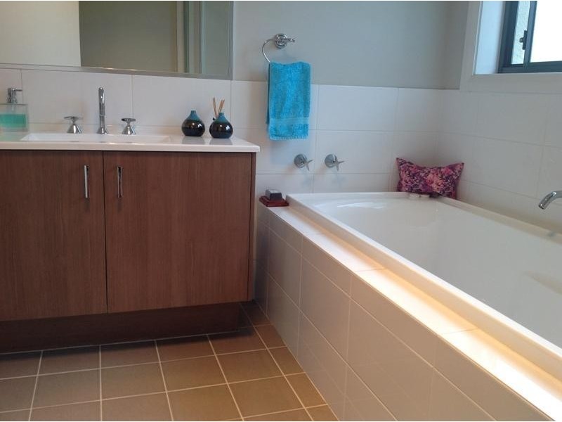 79 Northampton Drive, Glenfield NSW 2167