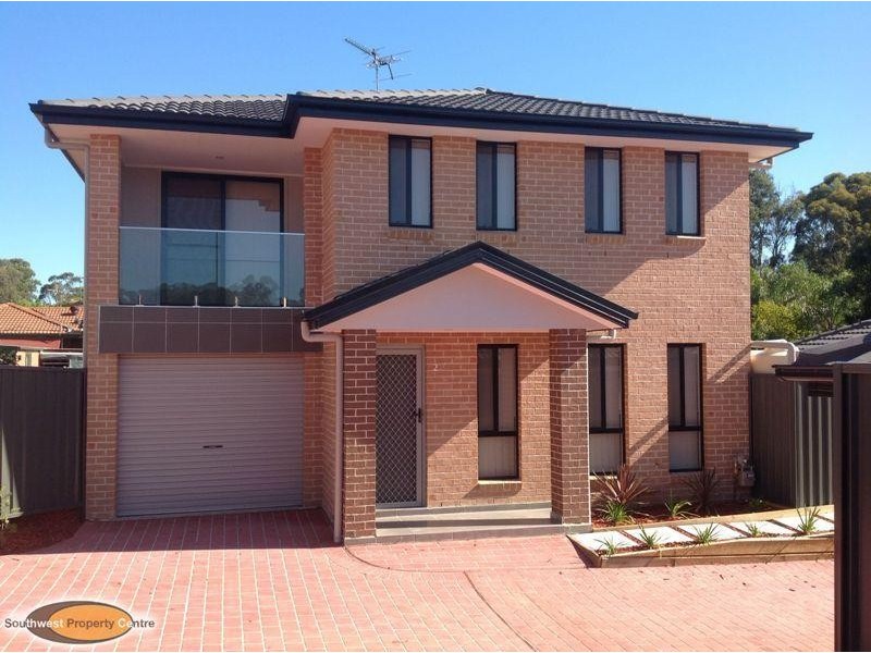 2/33 Blackwood  Avenue, Minto NSW 2566