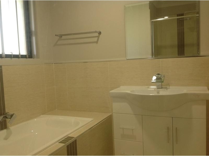 2/33 Blackwood  Avenue, Minto NSW 2566