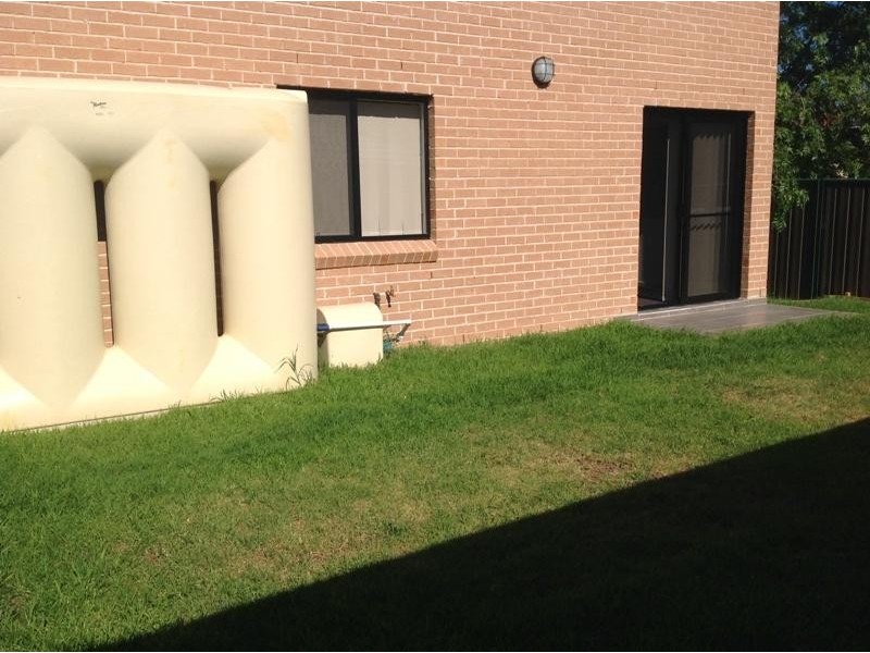 2/33 Blackwood  Avenue, Minto NSW 2566