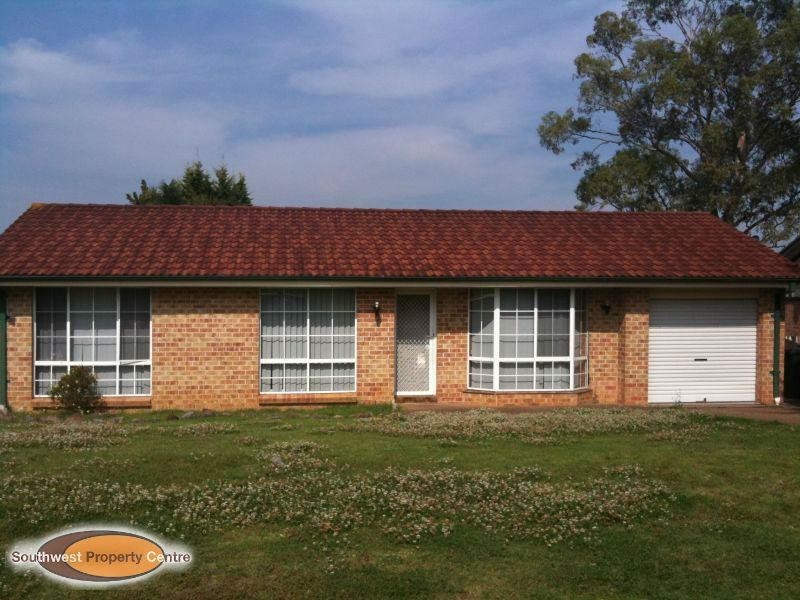 11 Karrabul Road, St Helens Park NSW 2560