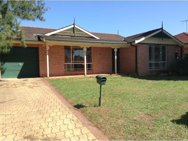 43 Potoroo Avenue, St Helens Park NSW 2560