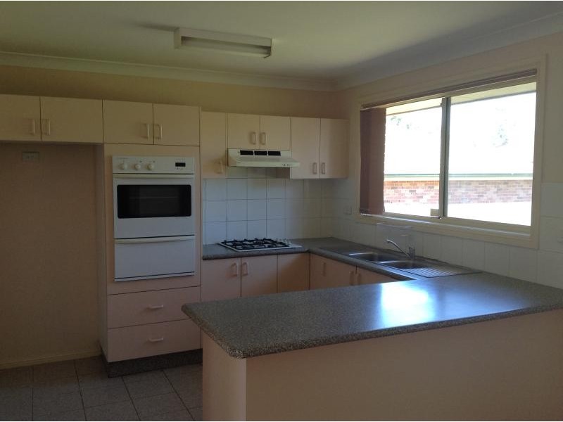 43 Potoroo Avenue, St Helens Park NSW 2560