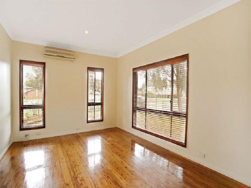 37 Fields Road, Macquarie Fields NSW 2564