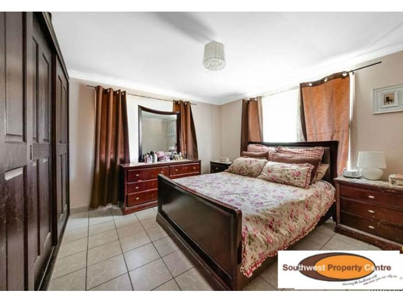 77 St Helens Park Drive, St Helens Park NSW 2560