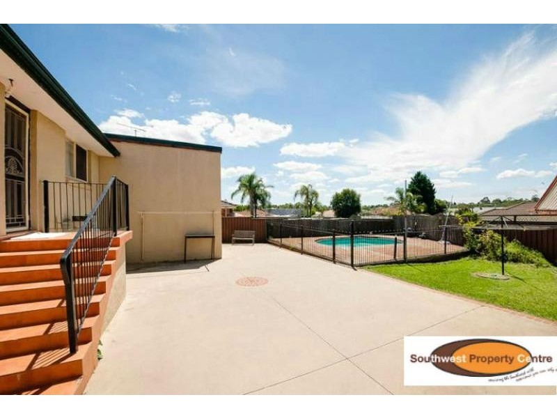 77 St Helens Park Drive, St Helens Park NSW 2560