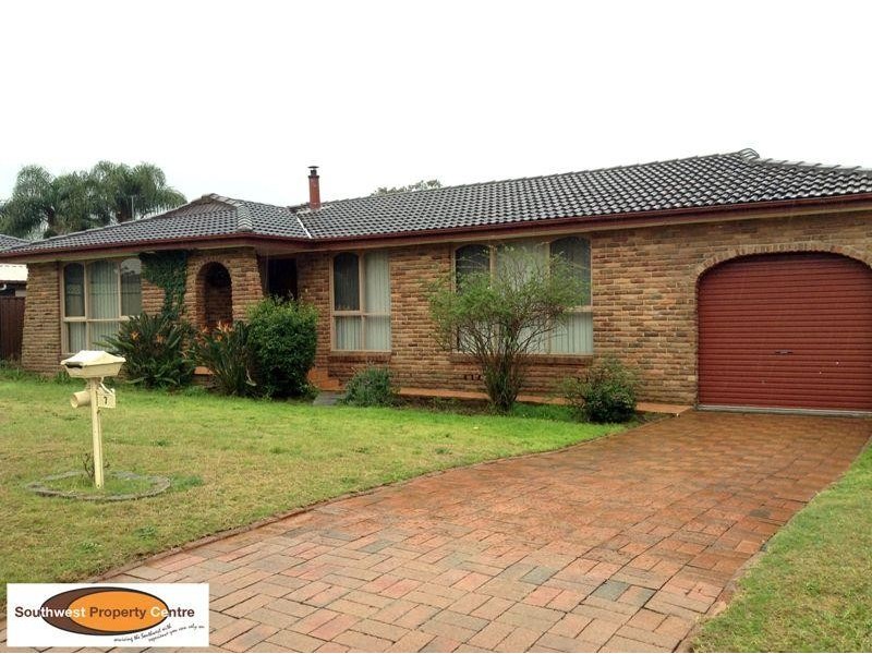 7 Maxwell Street, Macquarie Fields NSW 2564