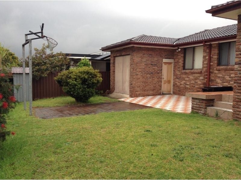 7 Maxwell Street, Macquarie Fields NSW 2564