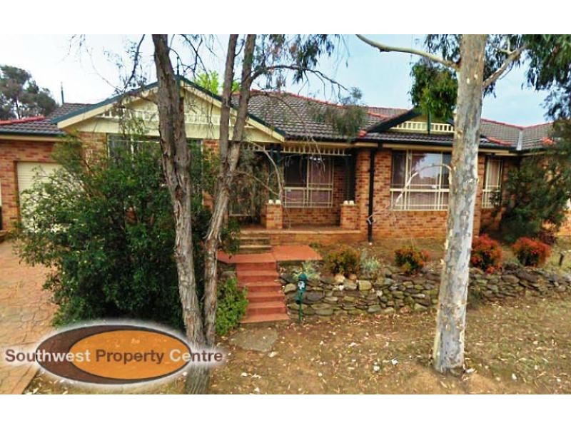 1/2 Downes Crescent, Currans Hill NSW 2567
