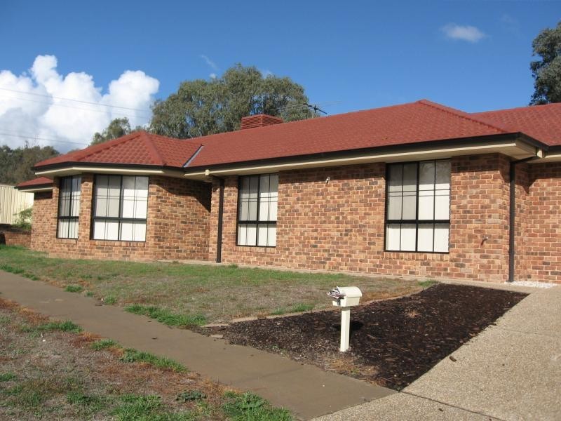 1 St Levans Circuit LAVINGTON 2641, Lavington NSW 2641