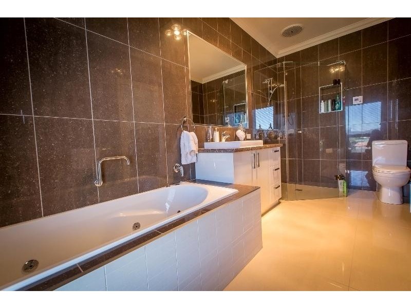 1 Briggs Court, West Albury NSW 2640