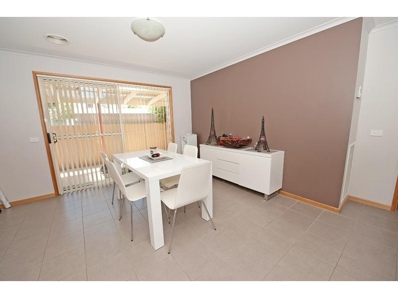 2/532-534 Hague Street, Lavington NSW 2641