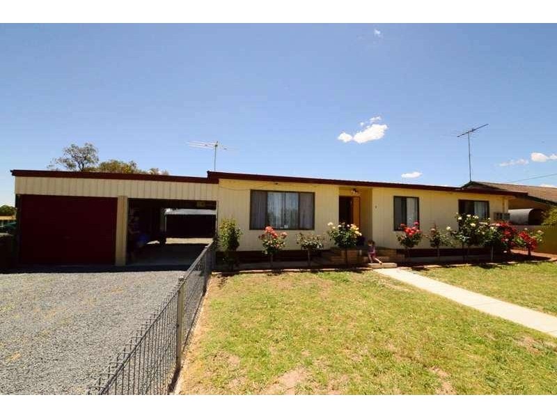 2 Elizabeth Street, Culcairn NSW 2660