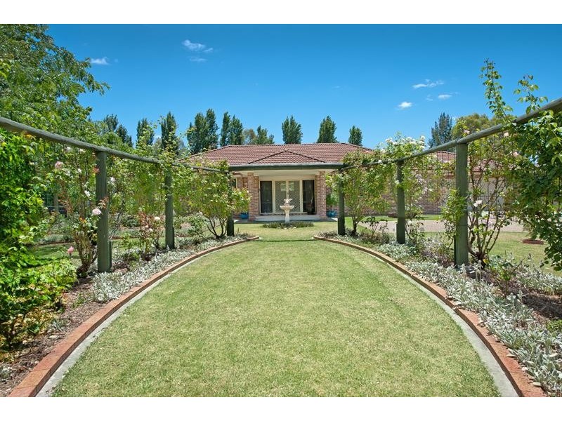 4 Bindi Court, Lavington NSW 2641