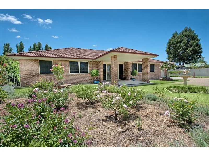 4 Bindi Court, Lavington NSW 2641