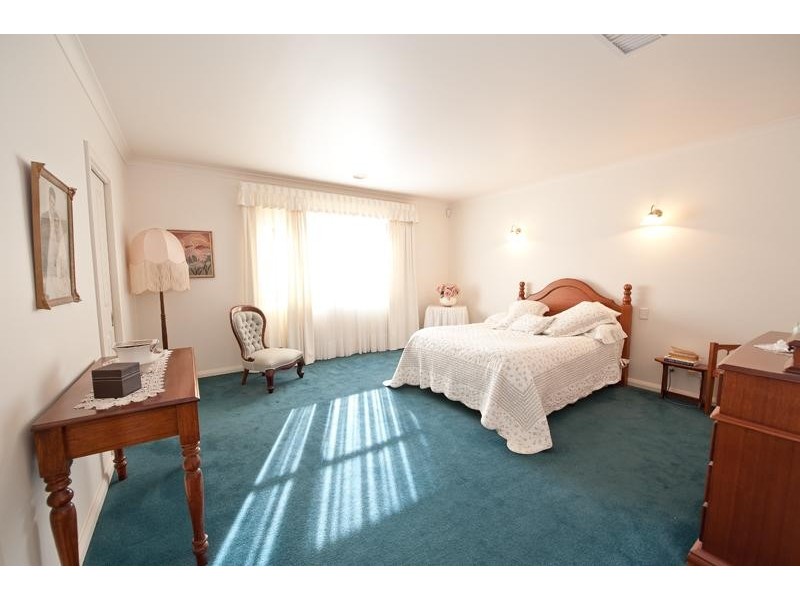 4 Bindi Court, Lavington NSW 2641