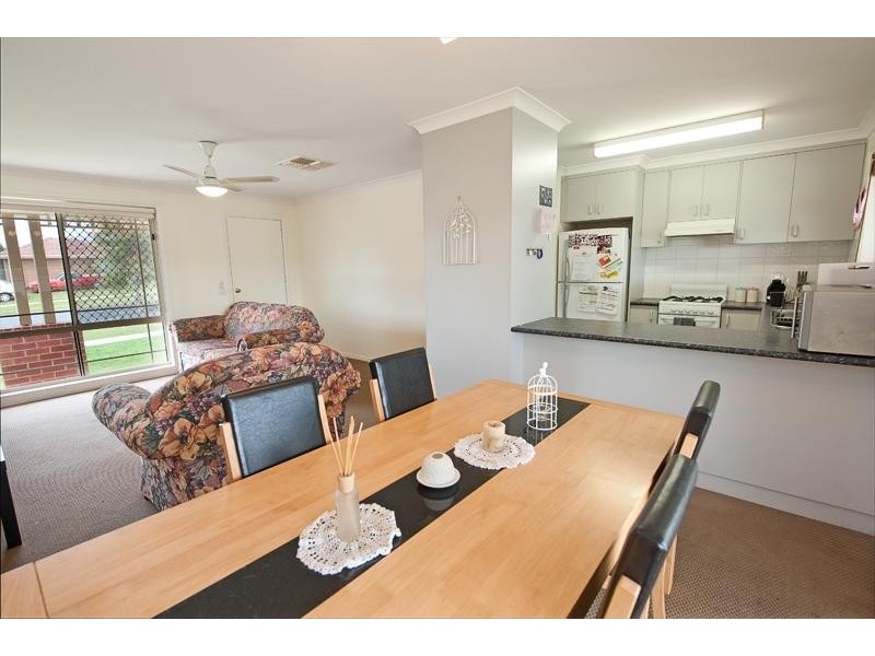 2/57 Kingfisher Drive, Wodonga VIC 3690