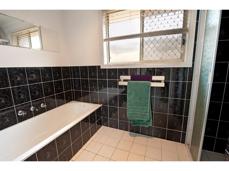 2/57 Kingfisher Drive, Wodonga VIC 3690