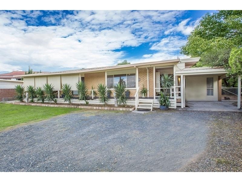 398 Lucinda Court, Lavington NSW 2641