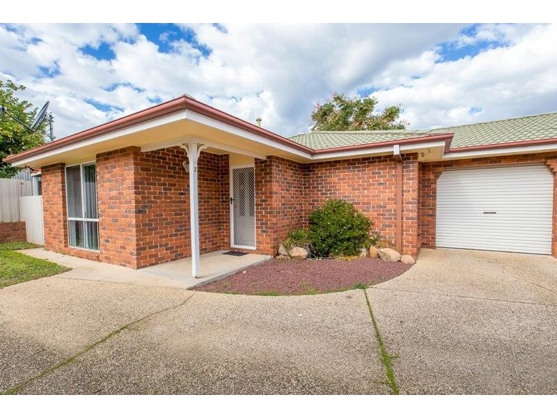 2/46 La Fontaine Avenue, Lavington NSW 2641