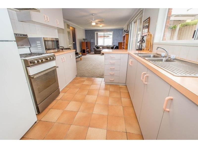 2/46 La Fontaine Avenue, Lavington NSW 2641