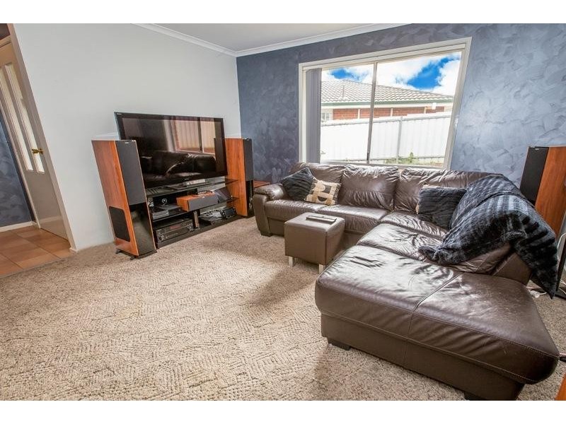 2/46 La Fontaine Avenue, Lavington NSW 2641