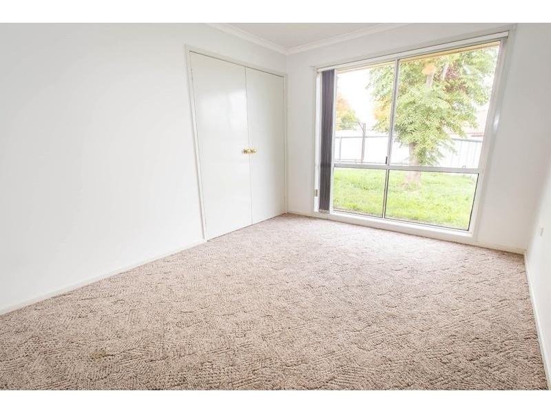 2/46 La Fontaine Avenue, Lavington NSW 2641