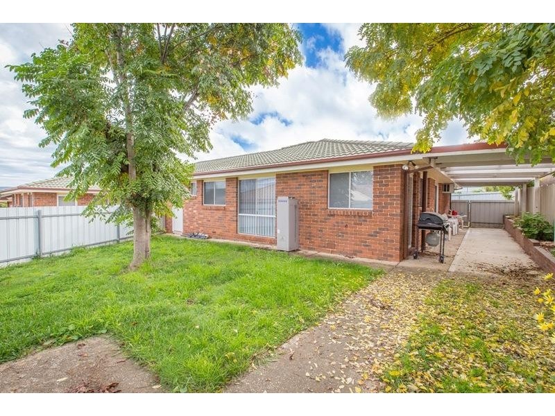 2/46 La Fontaine Avenue, Lavington NSW 2641