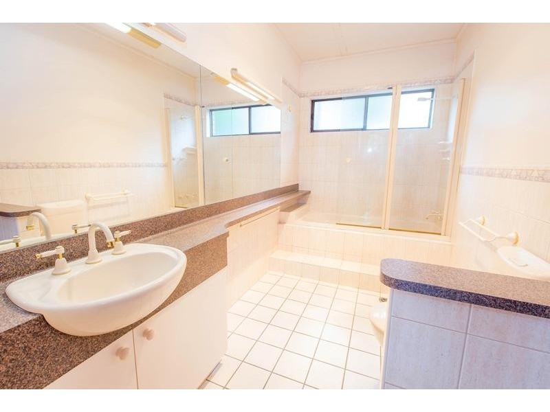 37 Western View Drive, West Albury NSW 2640