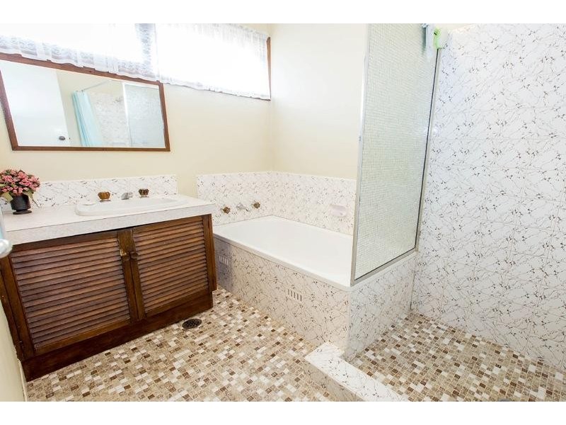333 Haines Court, Lavington NSW 2641