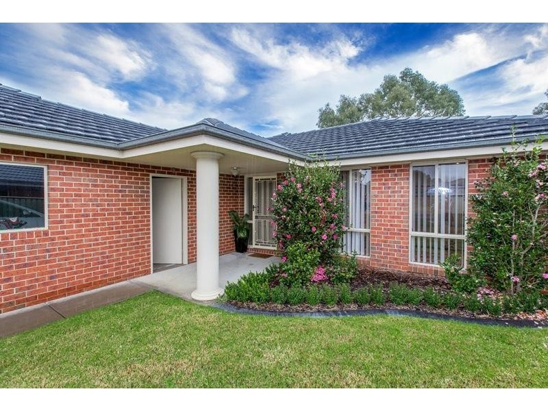 4 Snowgum Place, Thurgoona NSW 2640
