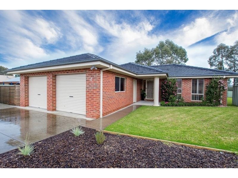 4 Snowgum Place, Thurgoona NSW 2640
