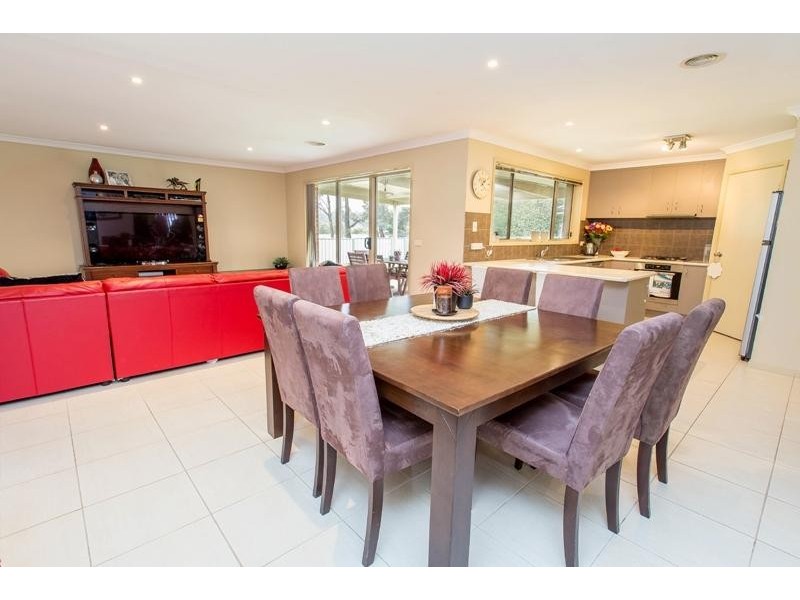 4 Snowgum Place, Thurgoona NSW 2640