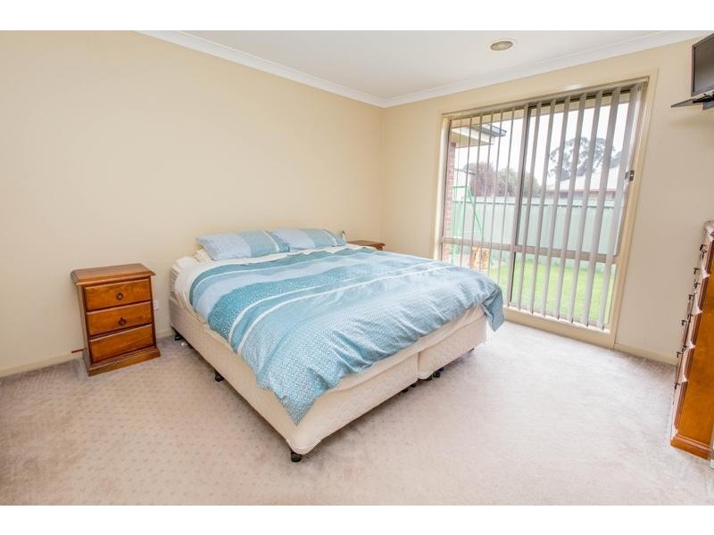 4 Snowgum Place, Thurgoona NSW 2640