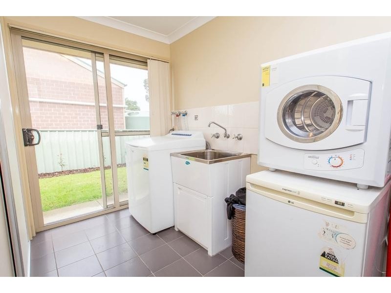 4 Snowgum Place, Thurgoona NSW 2640