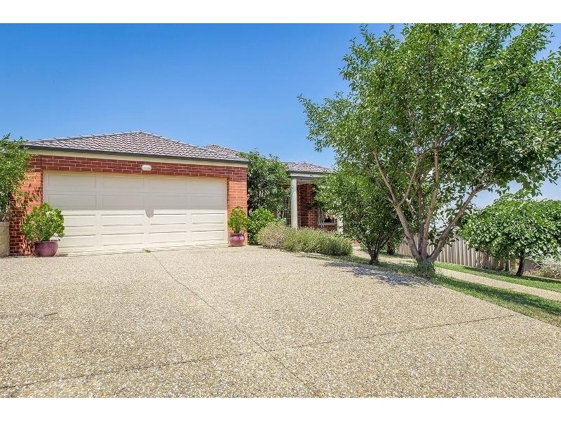 10 Hurworth Court, West Albury NSW 2640