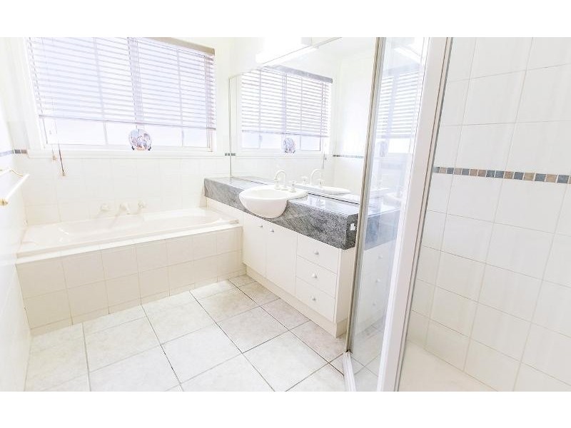 10 Hurworth Court, West Albury NSW 2640