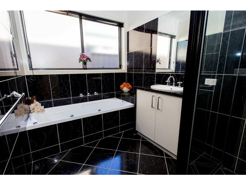 11 Garden Cove, West Wodonga VIC 3690