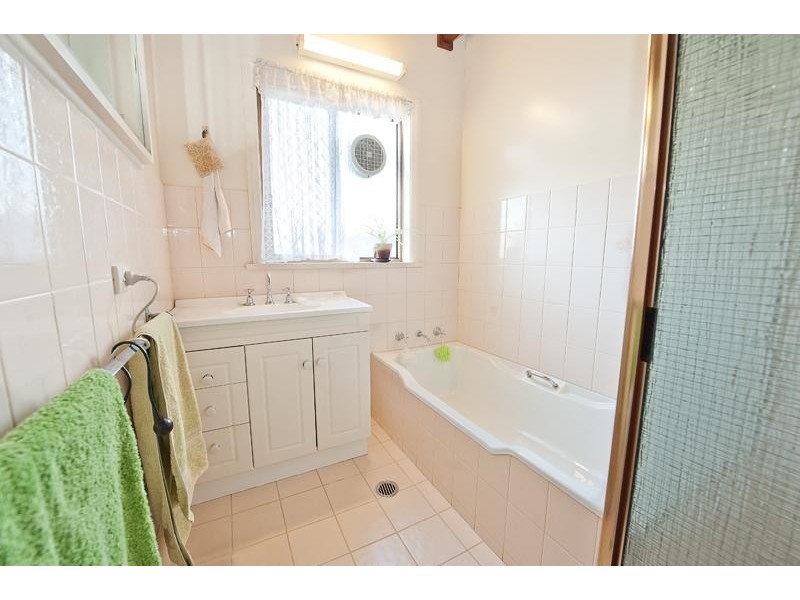 330 Balston Street, Lavington NSW 2641