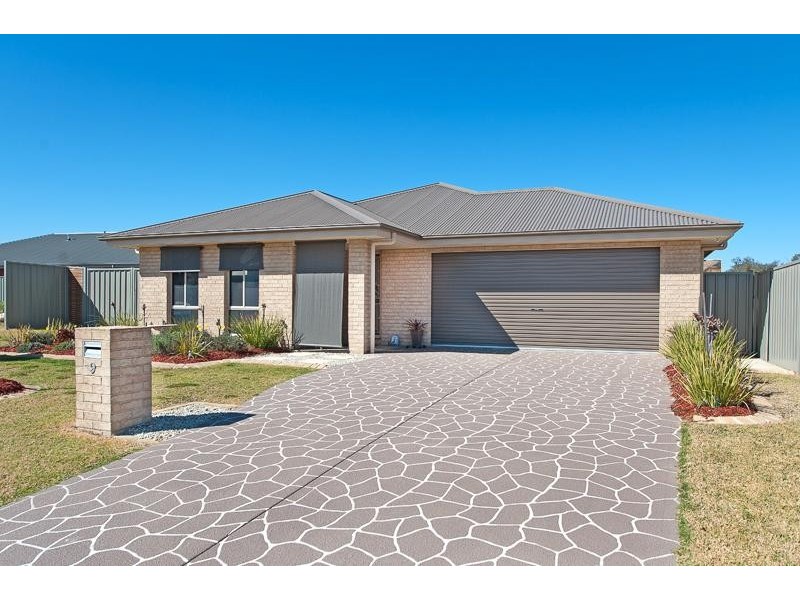9 Oxford Drive, Thurgoona NSW 2640