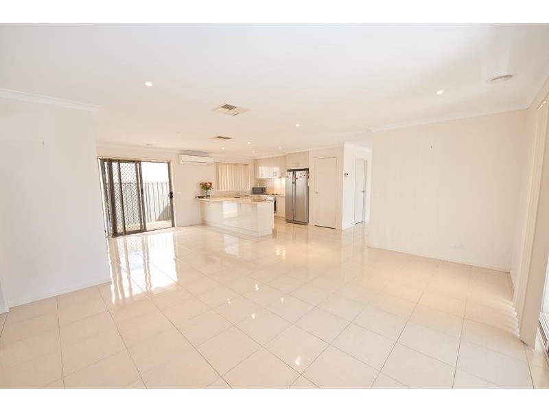 9 Oxford Drive, Thurgoona NSW 2640
