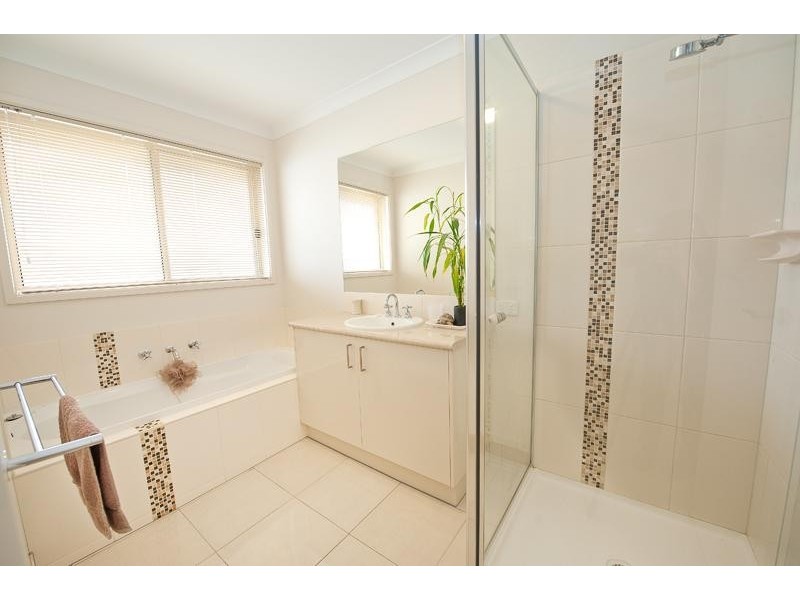 9 Oxford Drive, Thurgoona NSW 2640