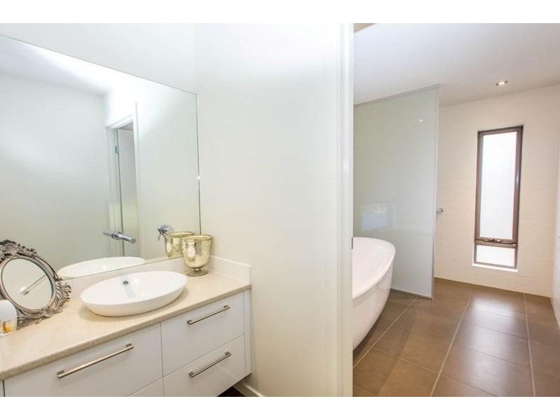 2 Parkland Drive, Wodonga VIC 3690