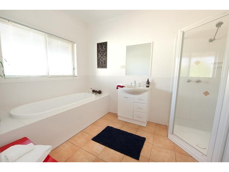 9 Lobbe Road, Thurgoona NSW 2640