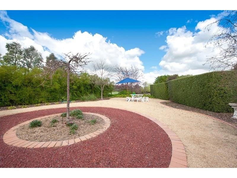 9 Lobbe Road, Thurgoona NSW 2640