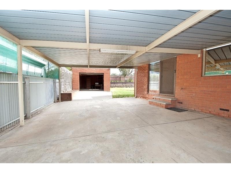 583 Lyne Street, Lavington NSW 2641