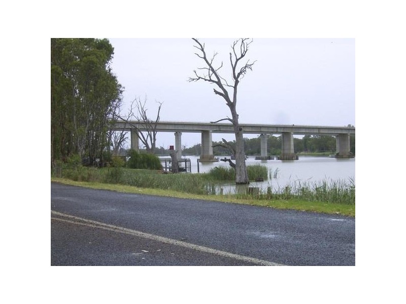 17 Sturt  Highway BLANCHETOWN 5357, Blanchetown SA 5357