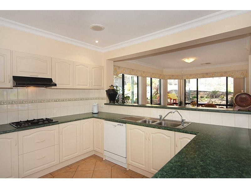 18 Parkside Drive GULFVIEW HEIGHTS 5096, Gulfview Heights SA 5096